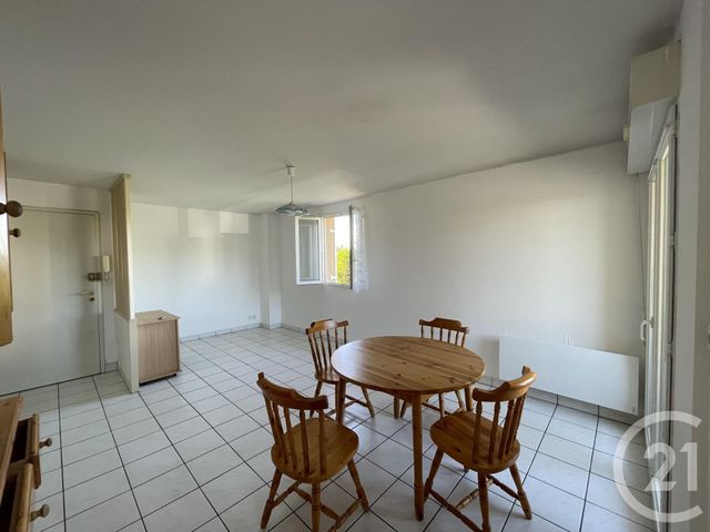 Appartement à louer - 2 pièces - 41.64 m2 - CHATEAUROUX - 36 - CENTRE - Century 21 Adressimmo